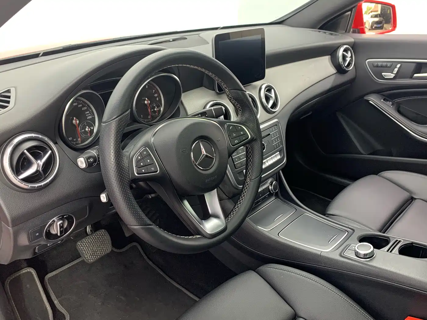 Mercedes-Benz CLA (Import) 2017 Facelift CLA 200 Style фото 14