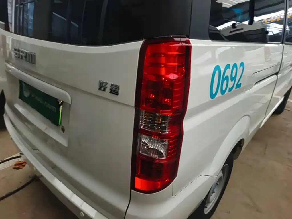 SRM Xinyuan Good Luck 2024 2023 Standard Passenger Vehicle