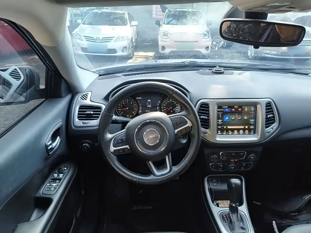 Фото 11 - Jeep Compass