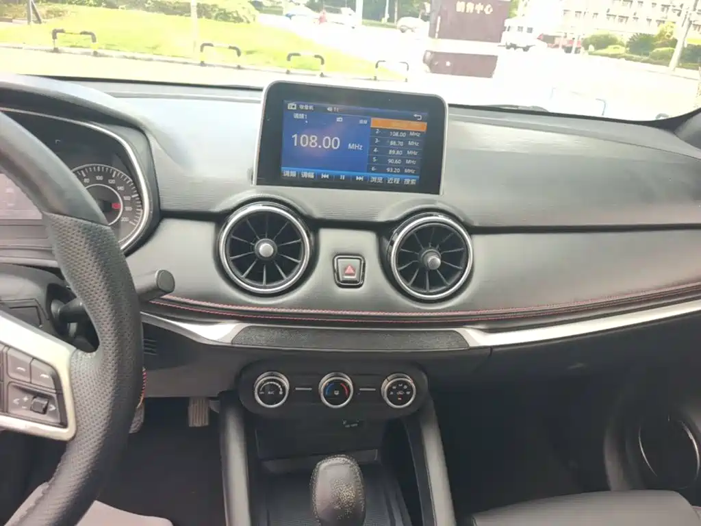 Dongfeng Fengguang Fengon 500 2021 2021 1.5L CVT Comfort