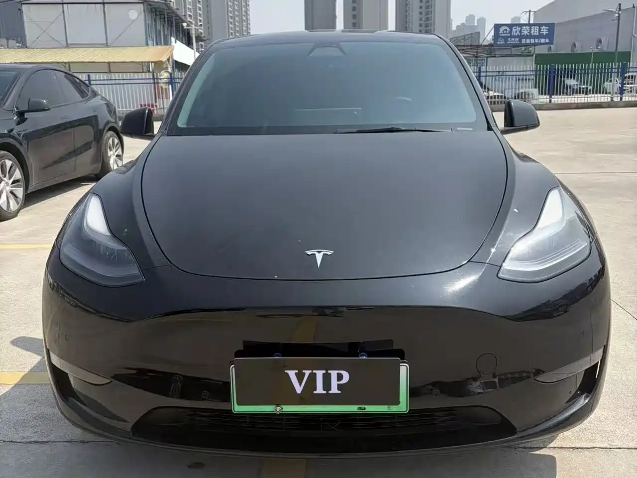 TESLA MODEL Y