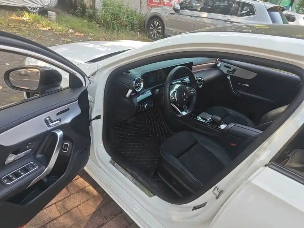 Фото 16 - Mercedes-Benz A-Class