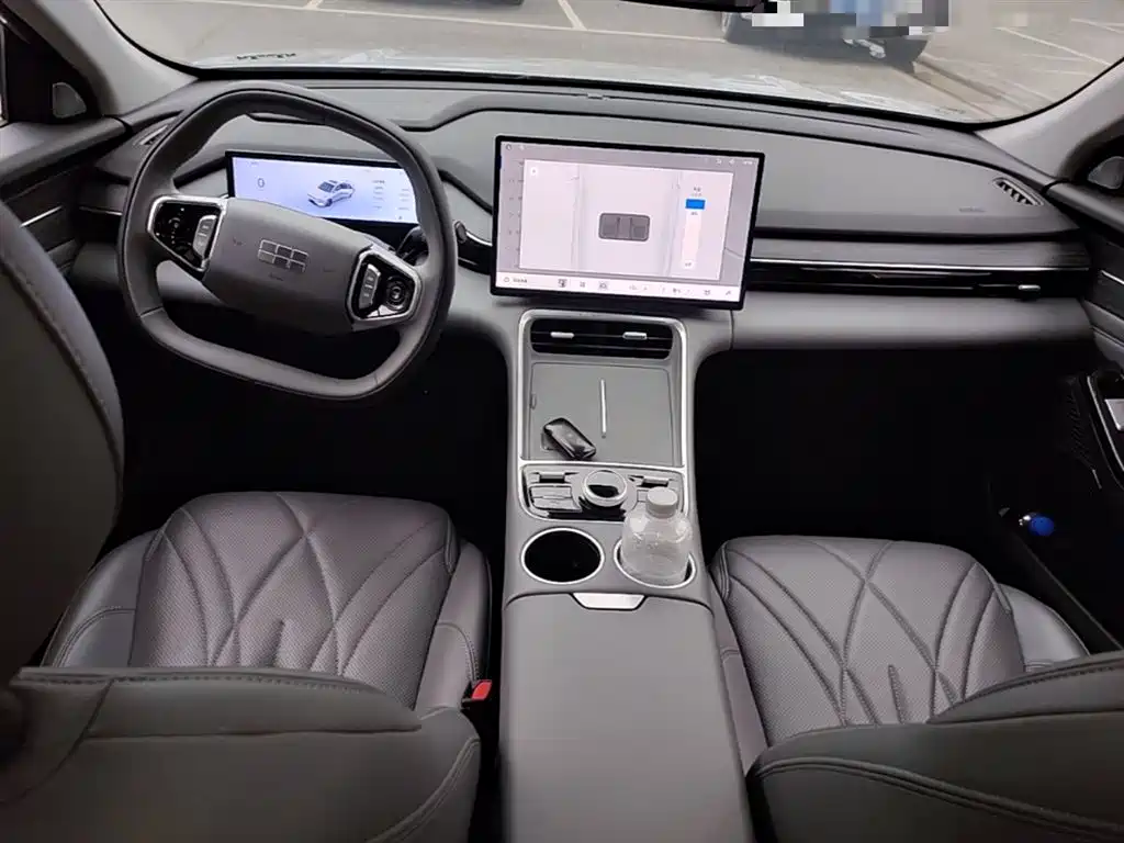Geely Galaxy Galaxy L6 2025 EM-i 140km Starship Edition фото 16