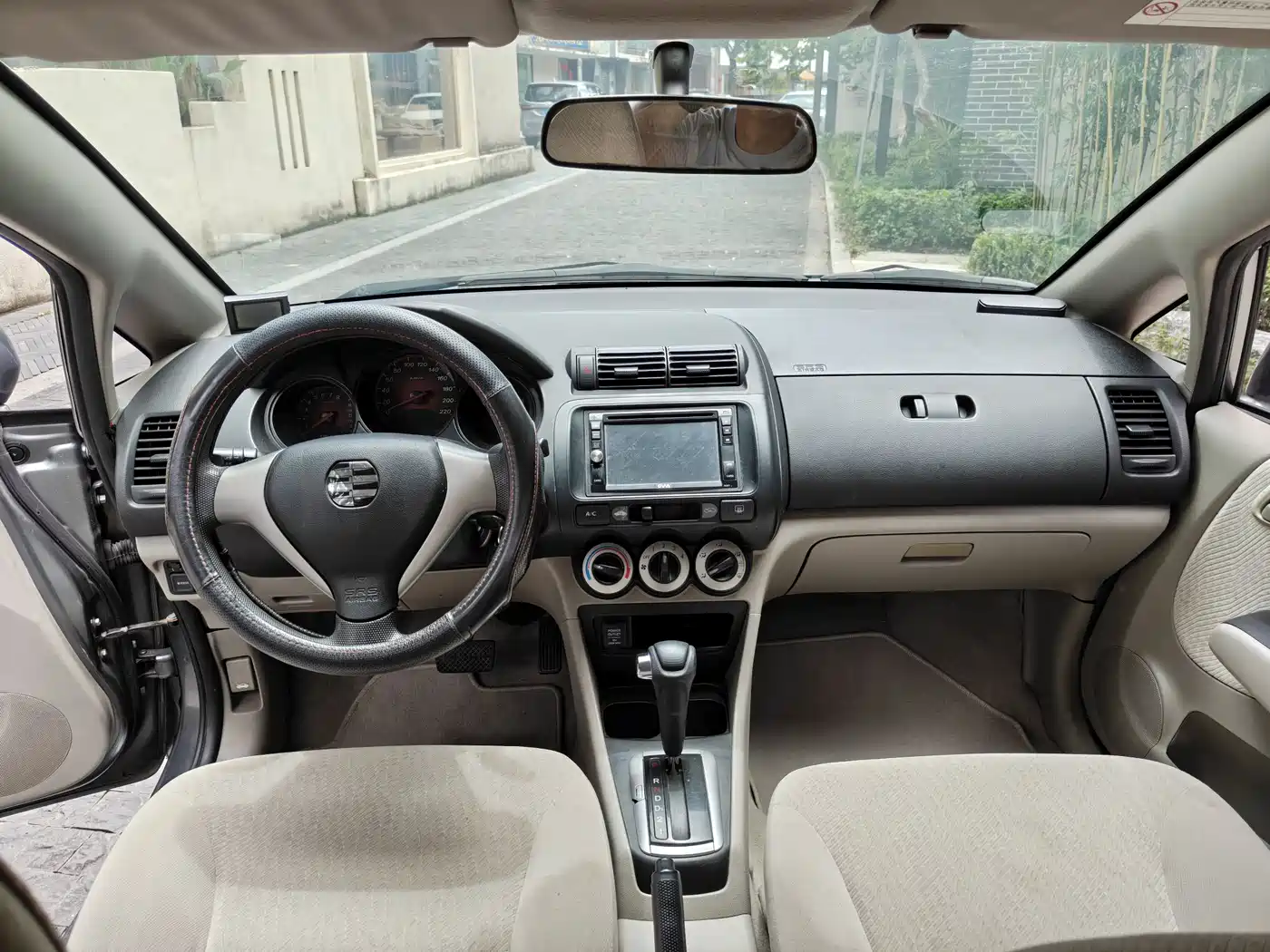 Everus S1 2012 2012 1.3L Automatic Comfort