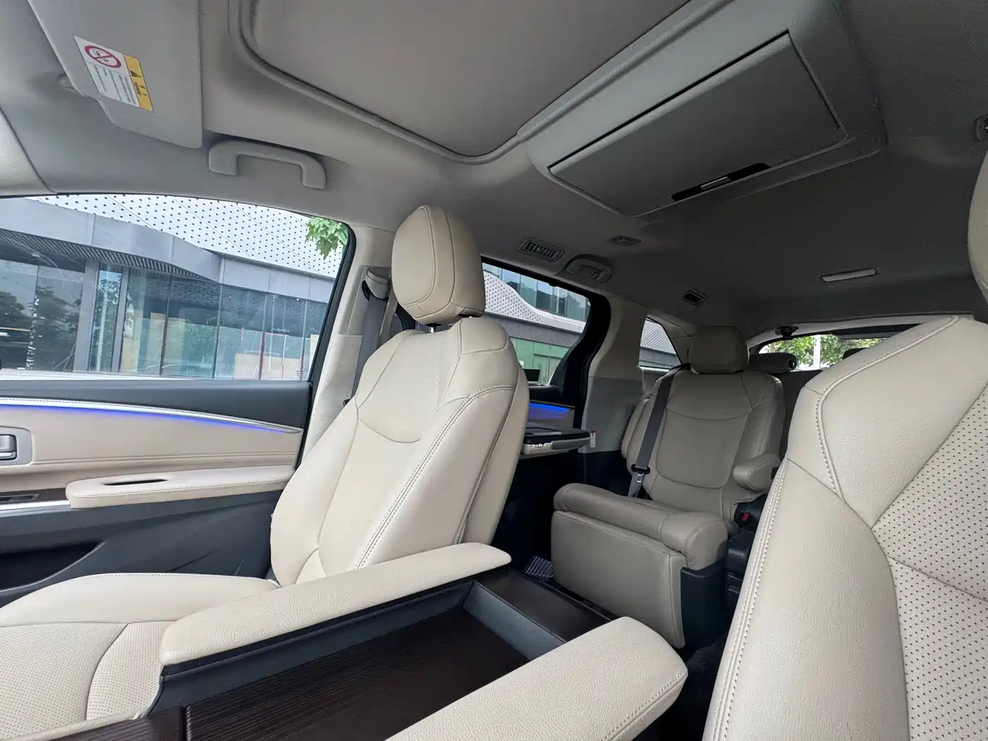 Toyota Granvia 2023 2.5L Hybrid Comfort Edition фото 30