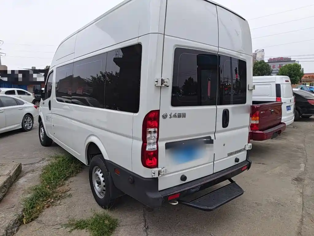 Dongfeng Yufeng Yufeng 2021 2020 2.3T Economy Logistics Vehicle Long Wheelbase High Roof 5-9 Seats WP2.3