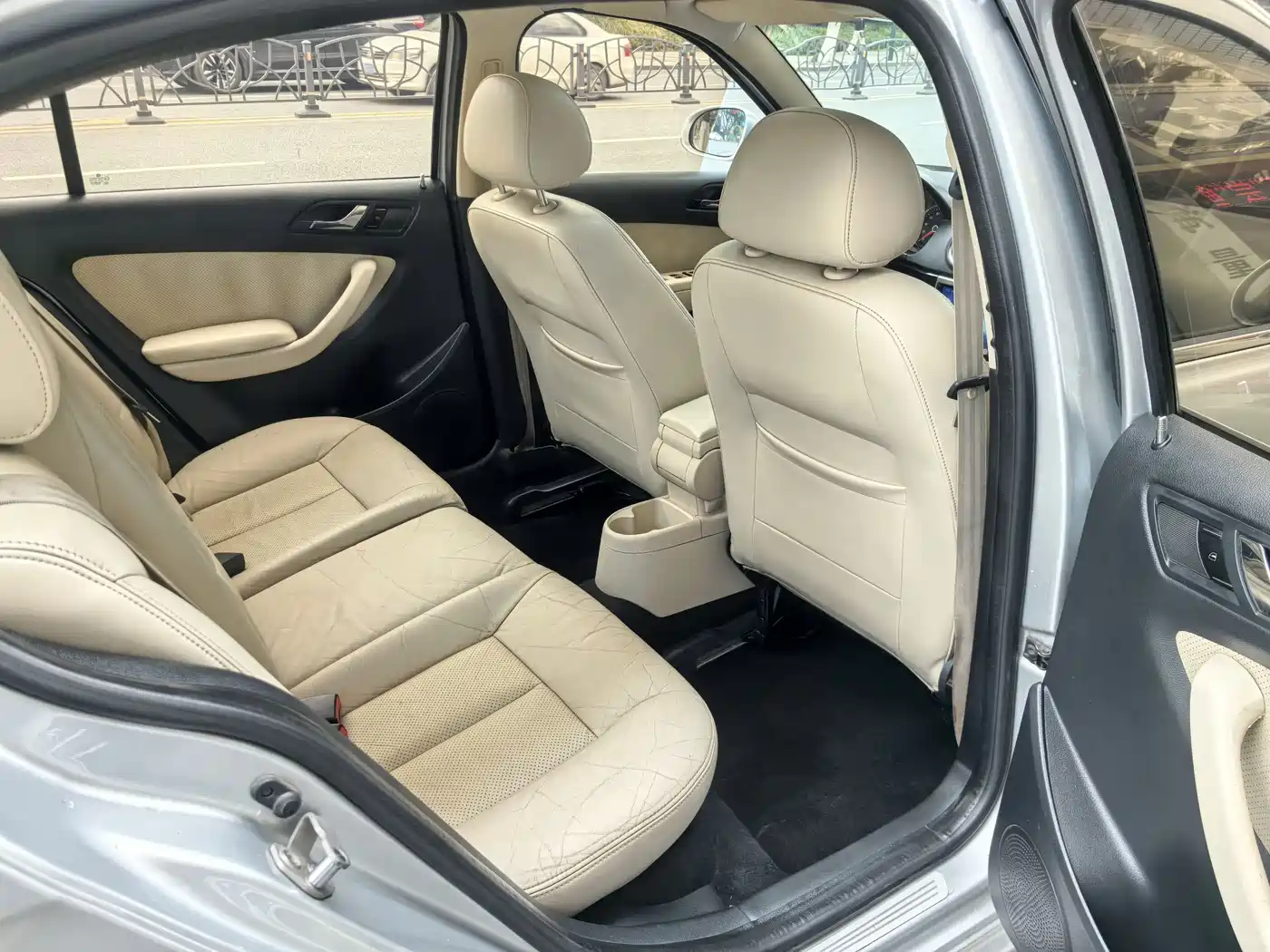 Volkswagen Lavida 2011 1.6L Automatic Pinya Edition фото 14