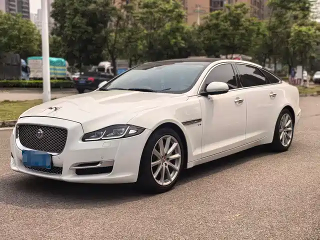 JAGUAR XJ