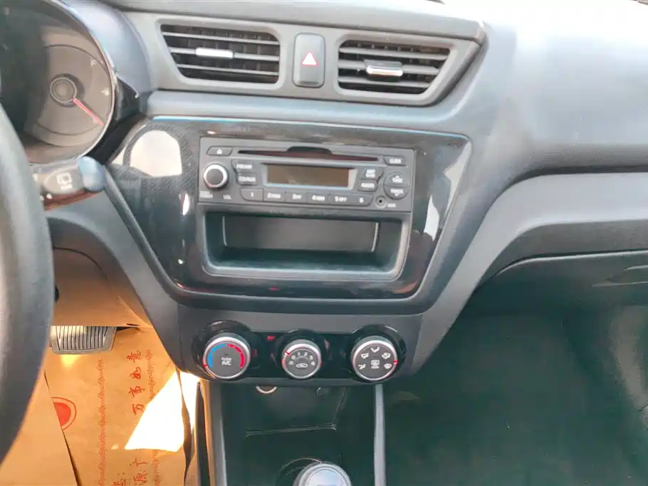 Kia K2 2015 Hatchback 1.4L AT GLS фото 13