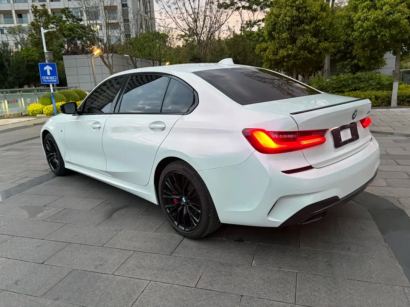 BMW 3 Series 2021 Facelift 325Li M Sport Shadow Edition фото 6