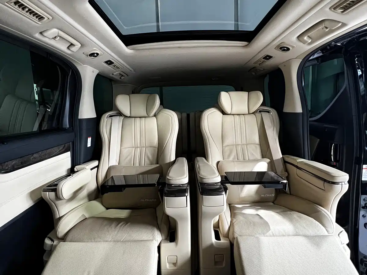 Toyota Vellfire 2021 Crown Hybrid 2.5L HV Premium Edition фото 8