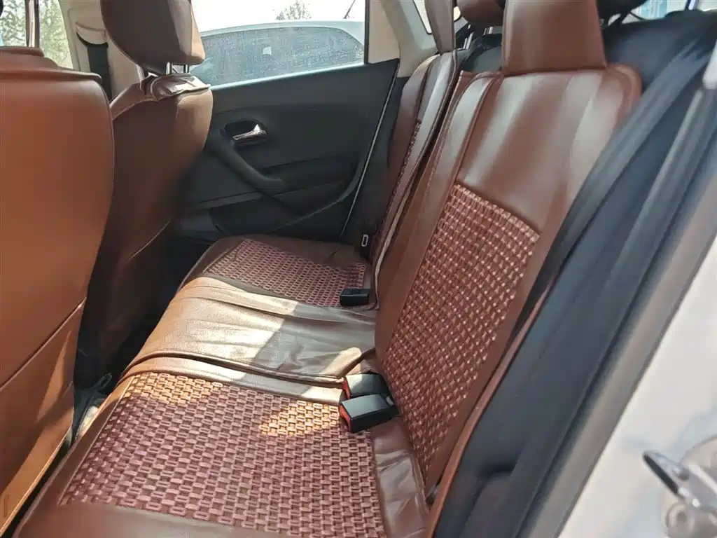 Volkswagen Polo 2016 1.6L Automatic Comfort фото 13
