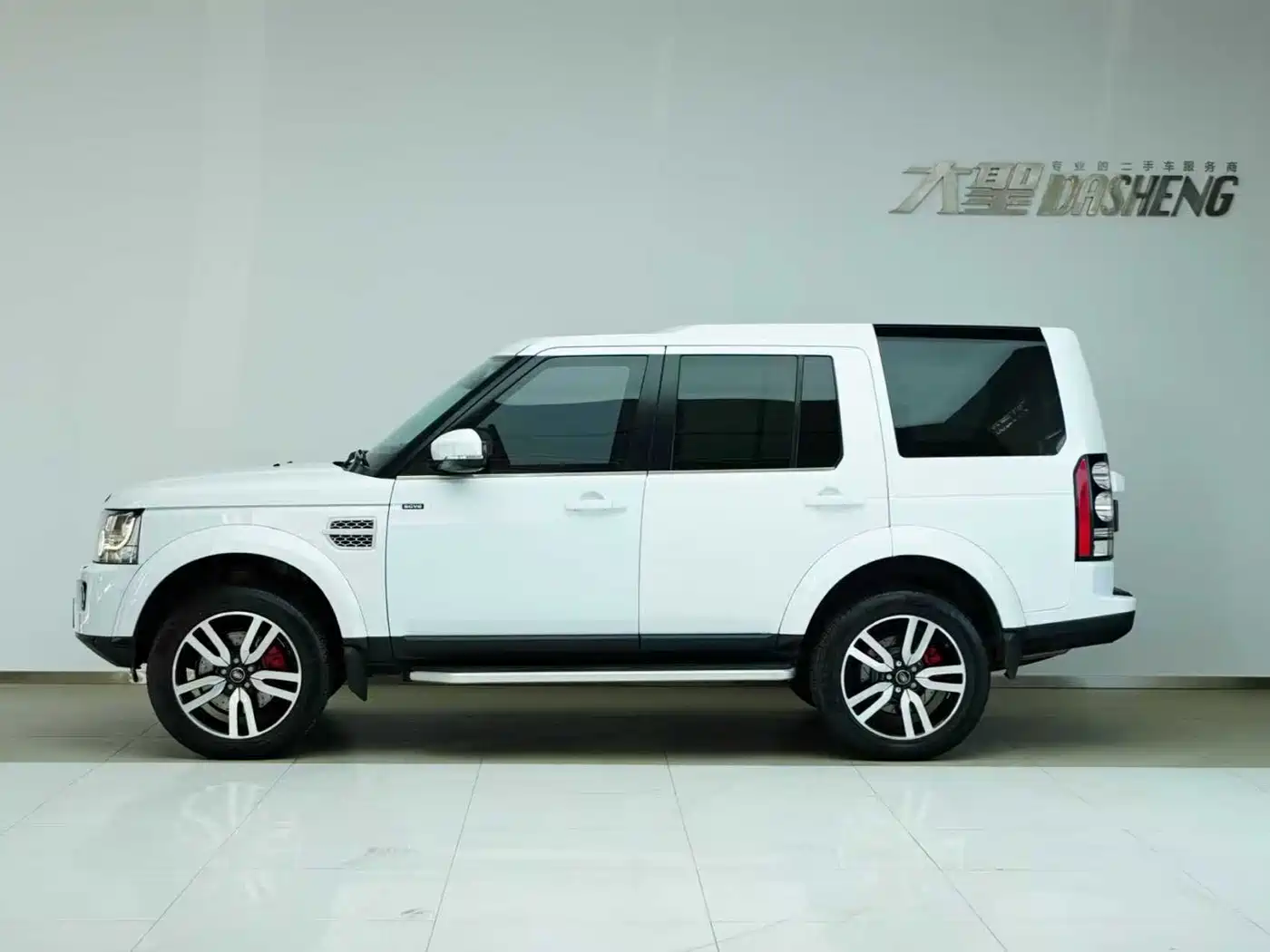 Land Rover Discovery 2014 3.0 SC V6 HSE фото 3