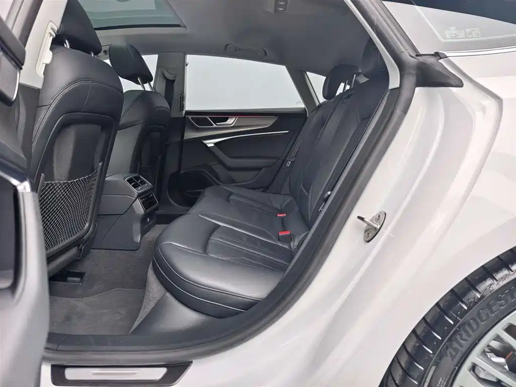 Audi A7 2023 Model 45 TFSI Premium Selection Edition фото 12