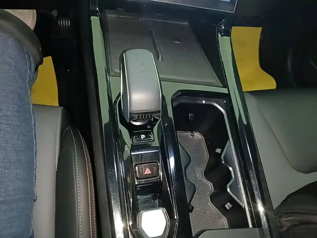 Photo 14 - Geely Atlas