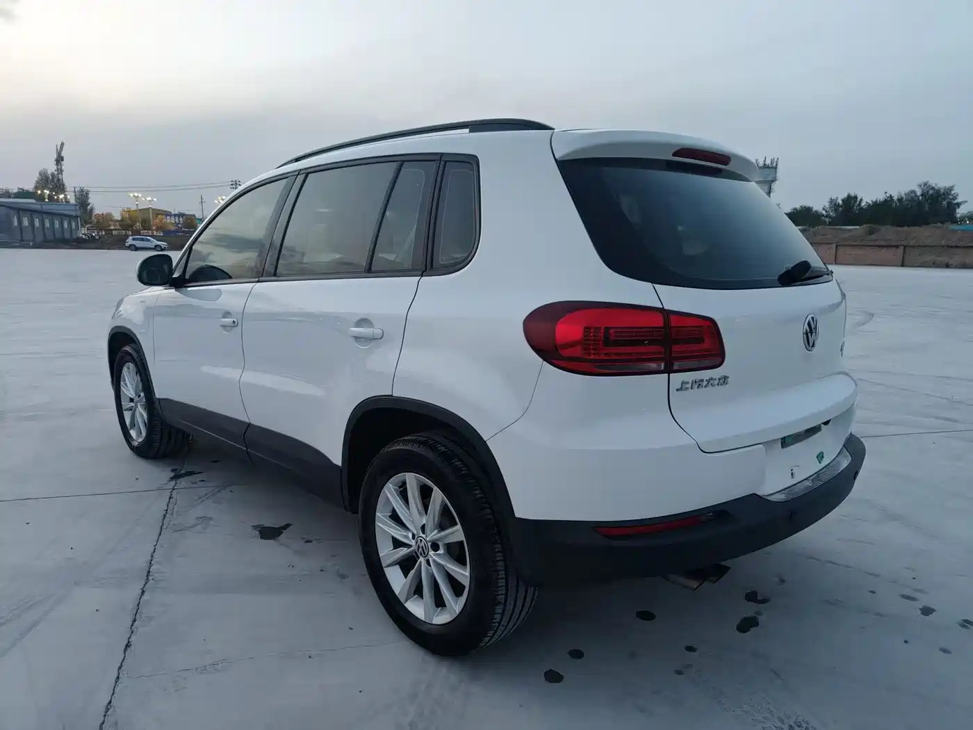VOLKSWAGEN TIGUAN