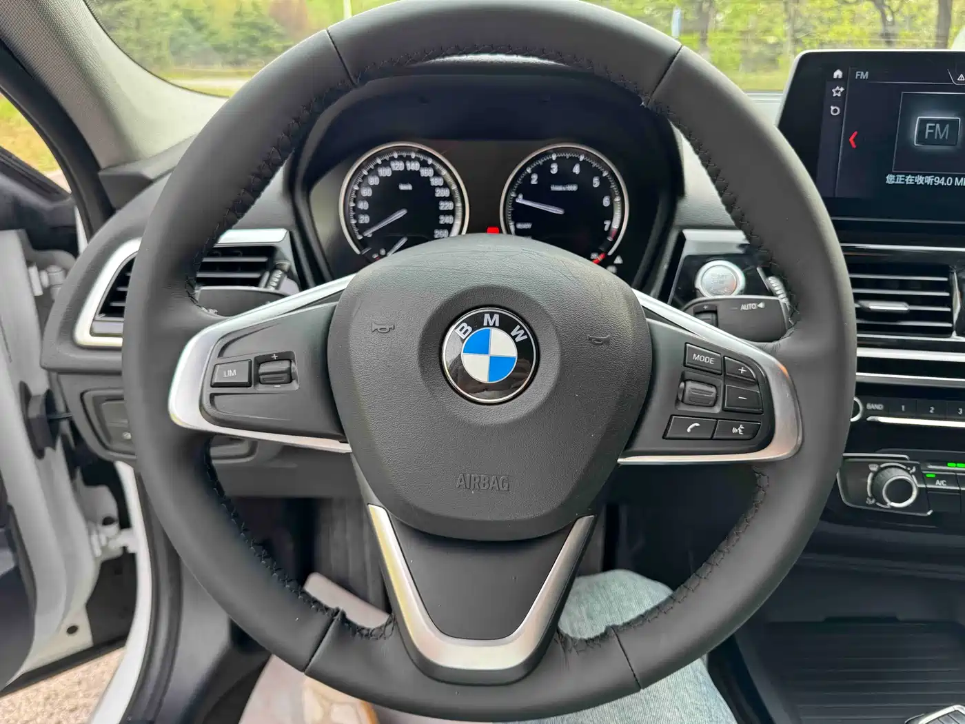 BMW 1 Series 2022 120i M Sport фото 19