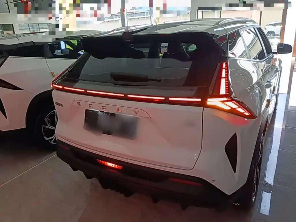 Фото 6 - Geely Atlas