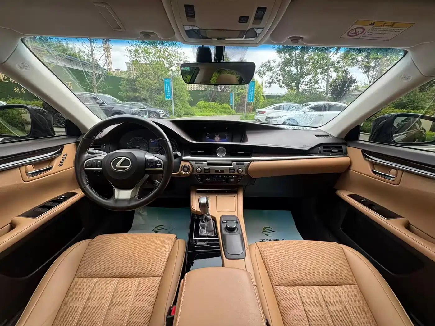 Lexus ES 2015 250 Elegance Edition фото 11