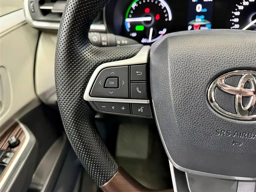 Toyota Granvia 2024 2.5L Hybrid Comfort фото 23