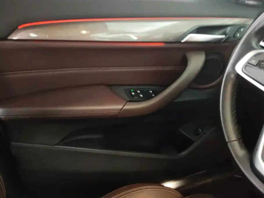 BMW X1 2018 xDrive20Li Premium Model фото 7
