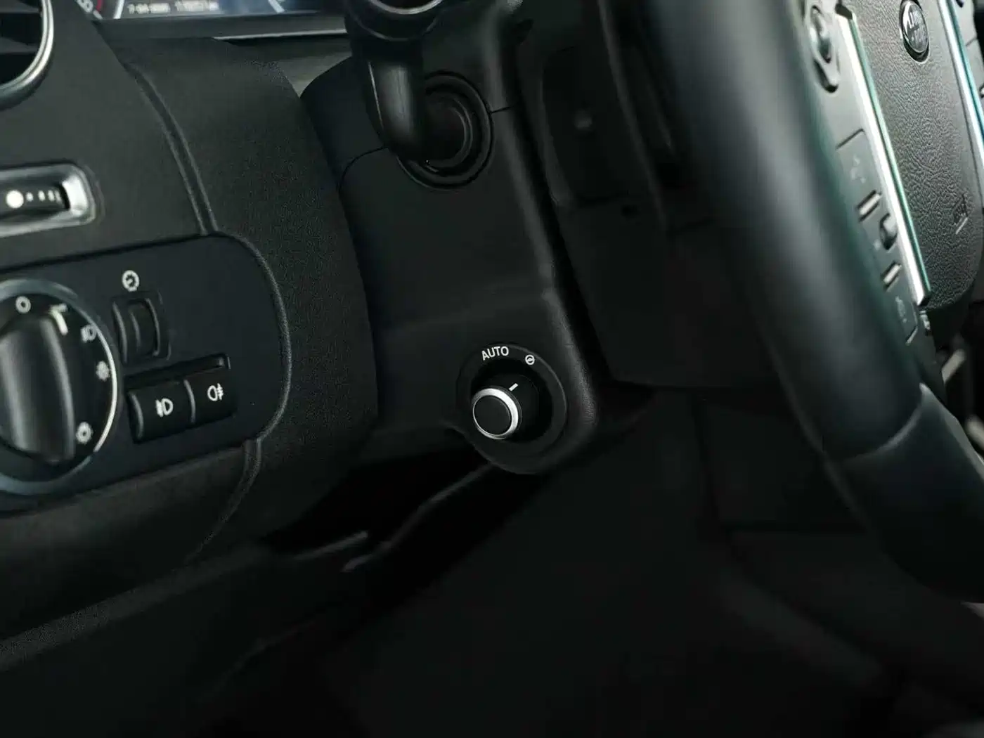 Land Rover Discovery 2016 3.0 SC V6 HSE фото 8
