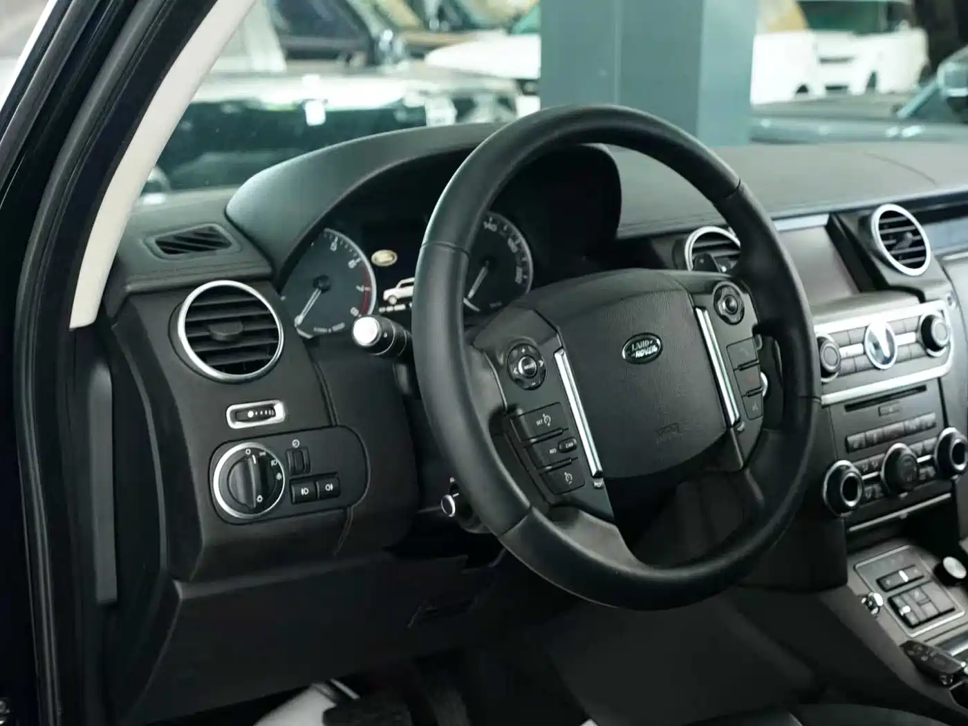 Land Rover Discovery 2016 3.0 SC V6 HSE фото 9