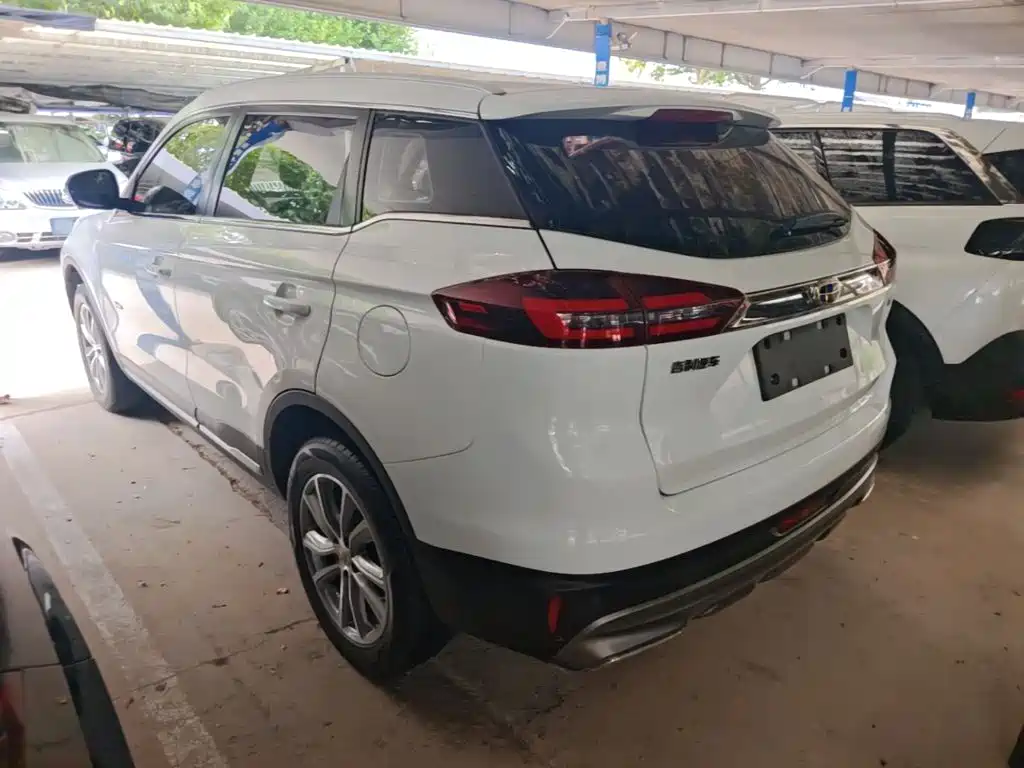 Фото 5 - Geely Atlas