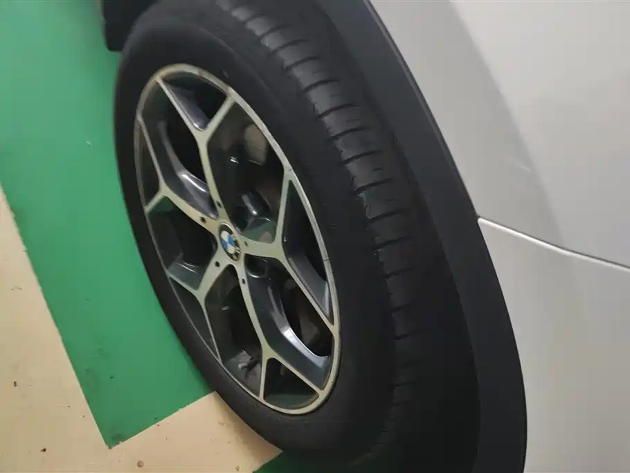 BMW X1 2018 xDrive20Li Premium Model фото 6