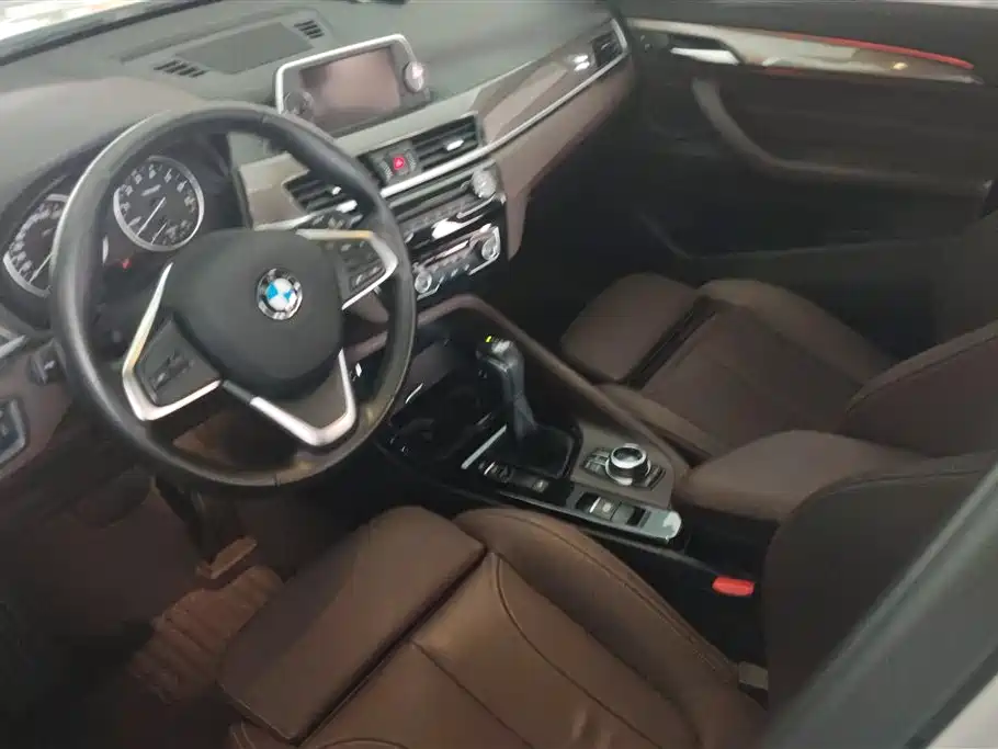 BMW X1 2018 xDrive20Li Premium Model фото 12