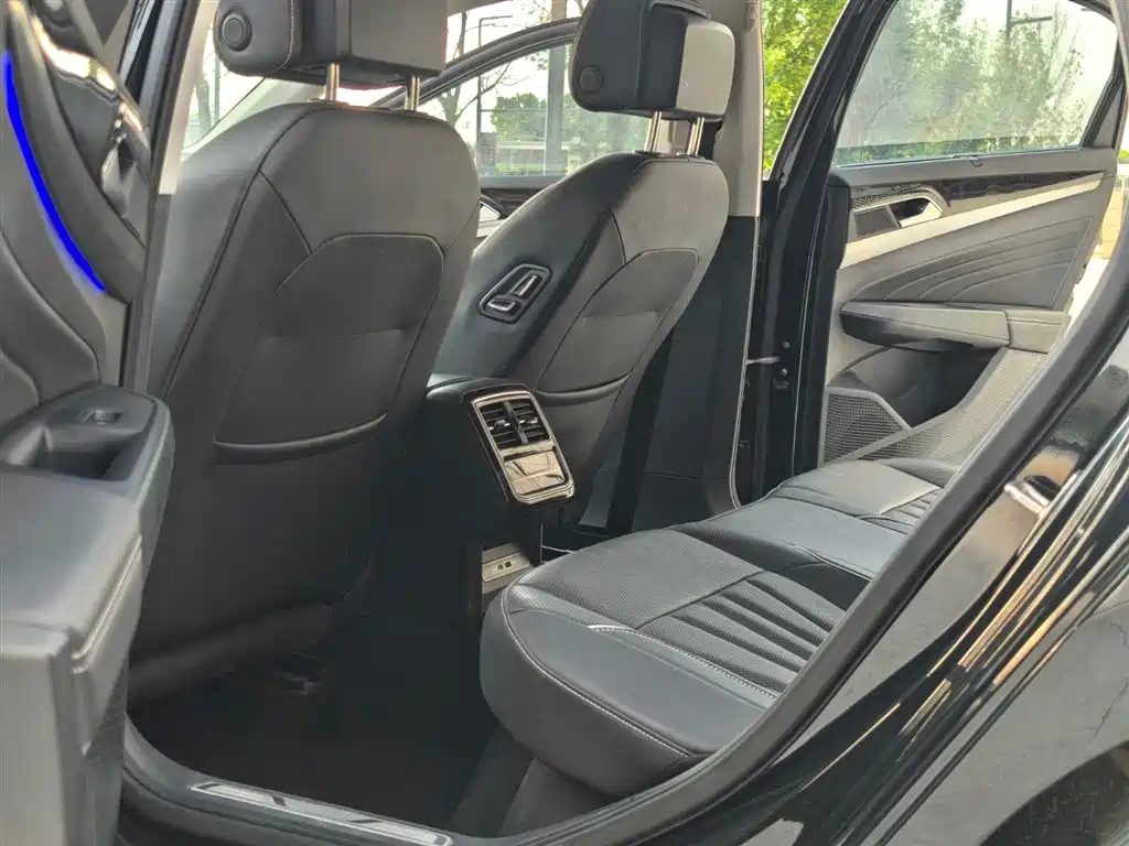 Volkswagen Passat 2024 380TSI Starlight Luxury Edition фото 5