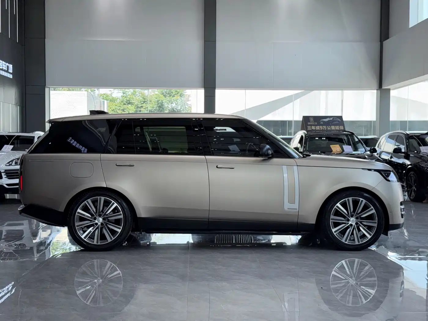 Land Rover Range Rover 2024 3.0 L6 400PS Exemplary Extended фото 13