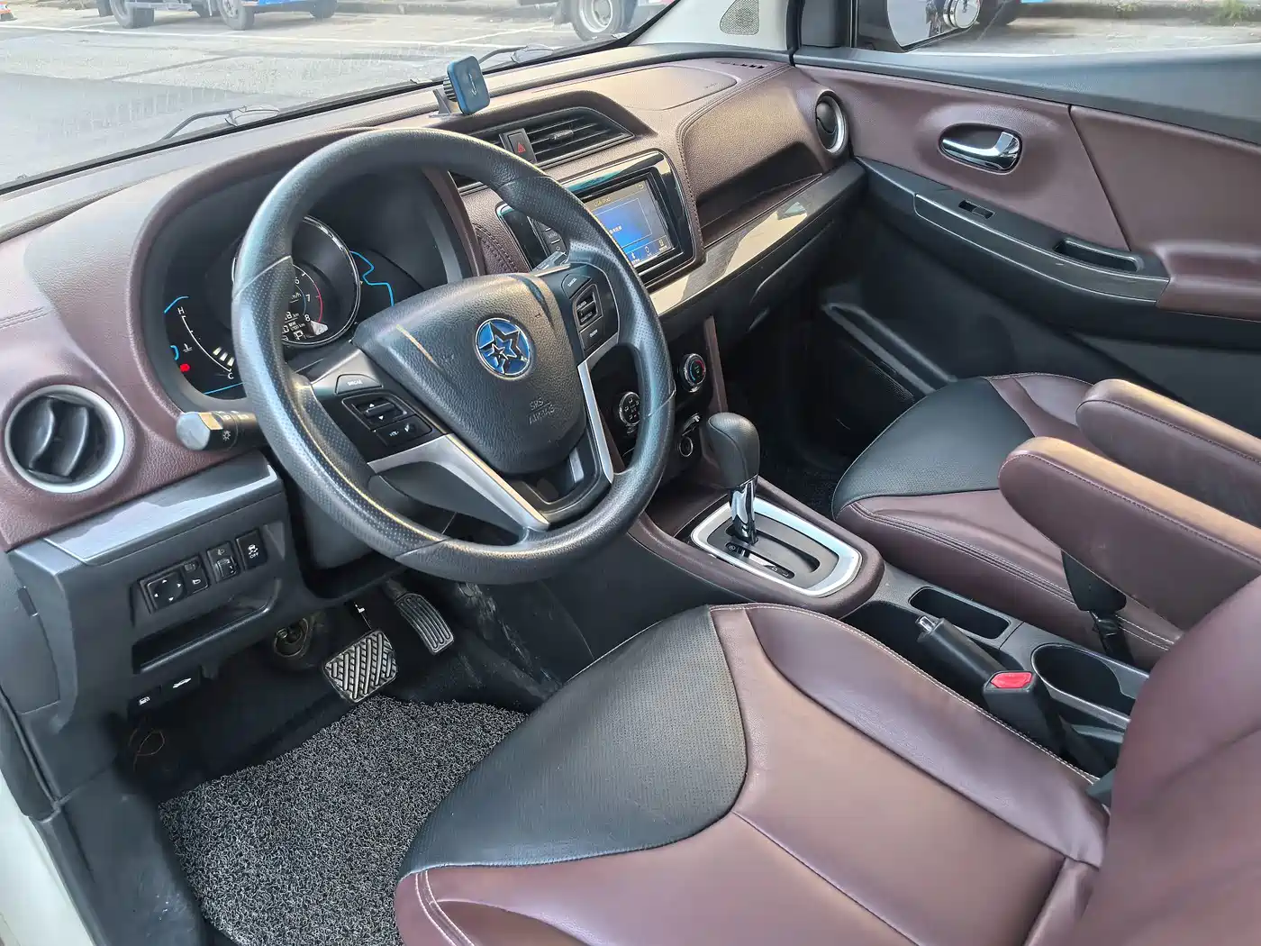 Venucia M50V 2019 2019 1.6L CVT Luxury Edition