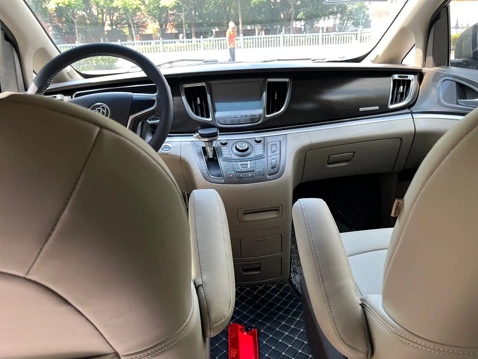 Фото 13 - Buick GL8