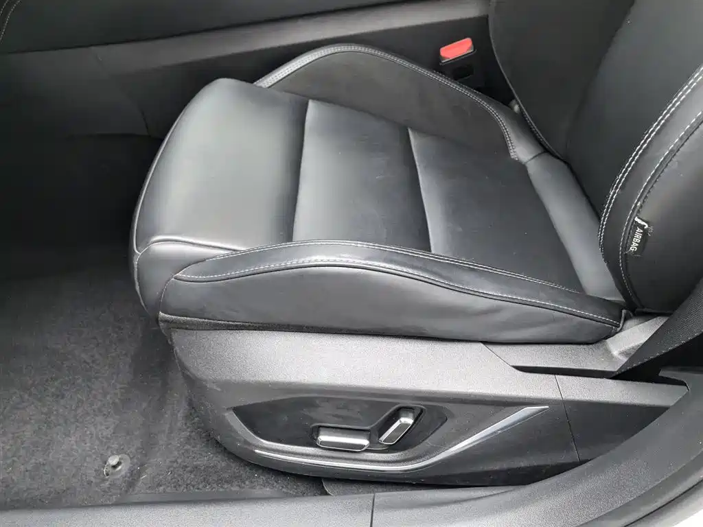 Lynk & Co 02 Hatchback 2022 2.0TD Plus фото 20