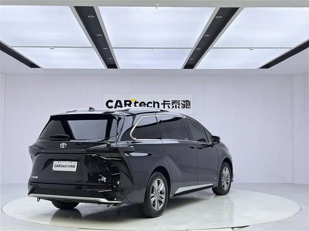 Toyota Sienna 2024 2.5L Hybrid Comfort Edition фото 5