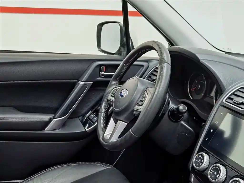 Subaru Forester 2016 2.0i Fashion Navigation Edition фото 22