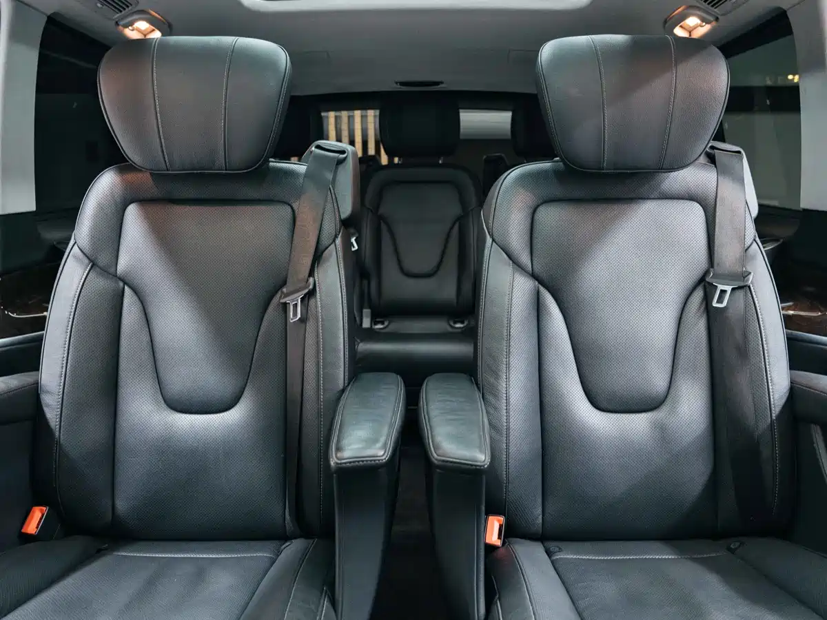 Mercedes-Benz V-Class 2017 Model V 260 L Premium Extended Edition фото 22
