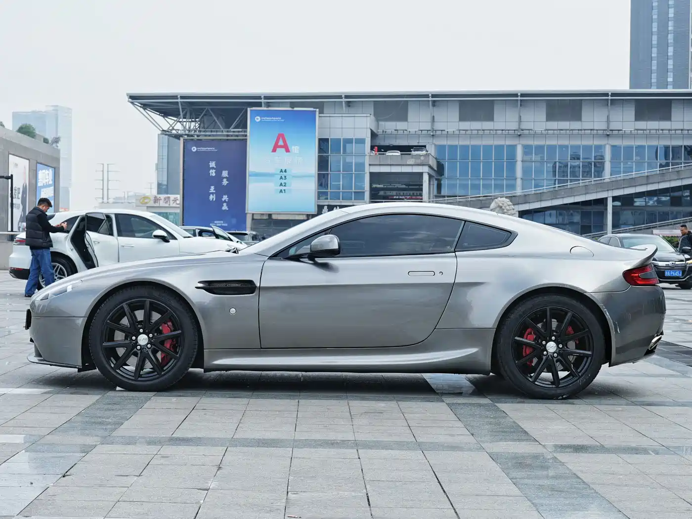 Aston Martin V8 Vantage 2015 4.7L Coupe фото 2