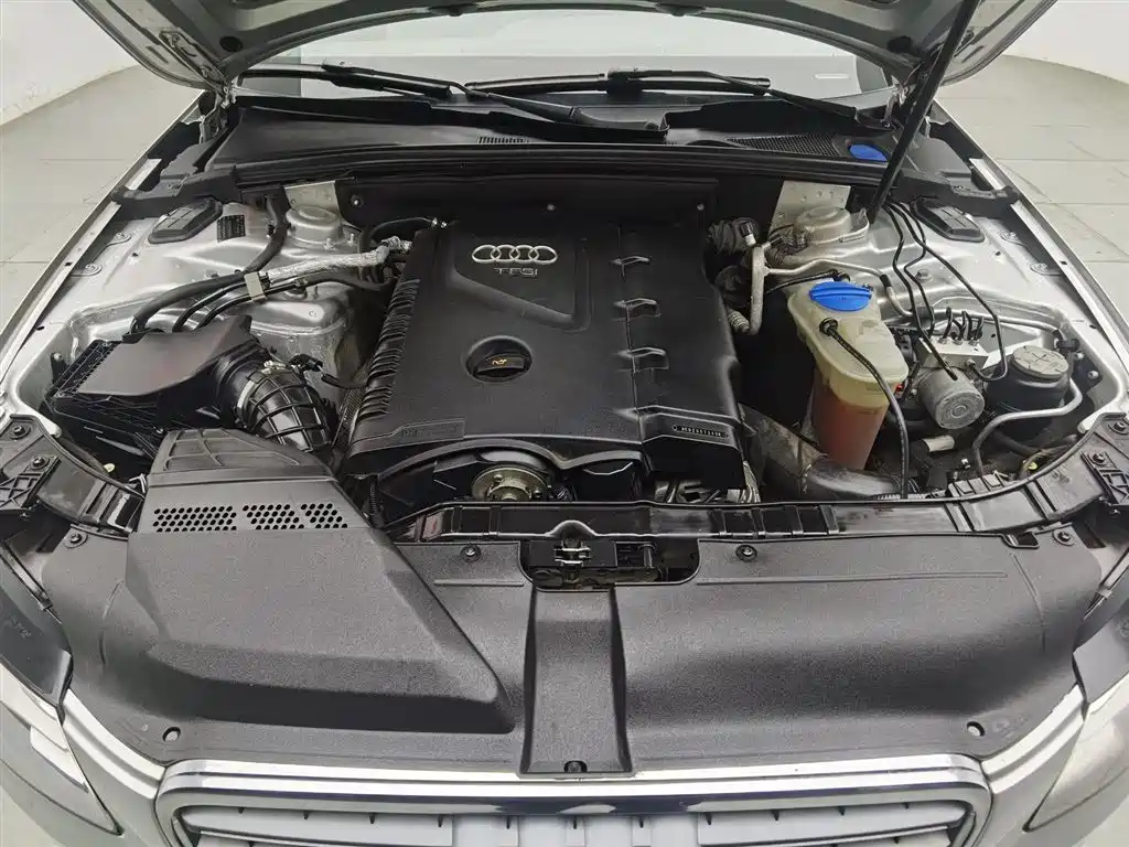 Audi A4L 2010 2.0 TFSI Luxury фото 6