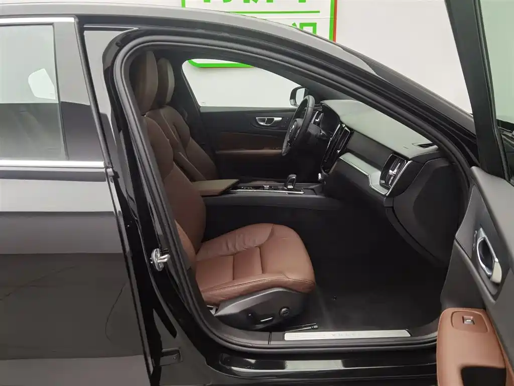 Volvo S60 2025 B4 Smart Luxury Edition фото 23