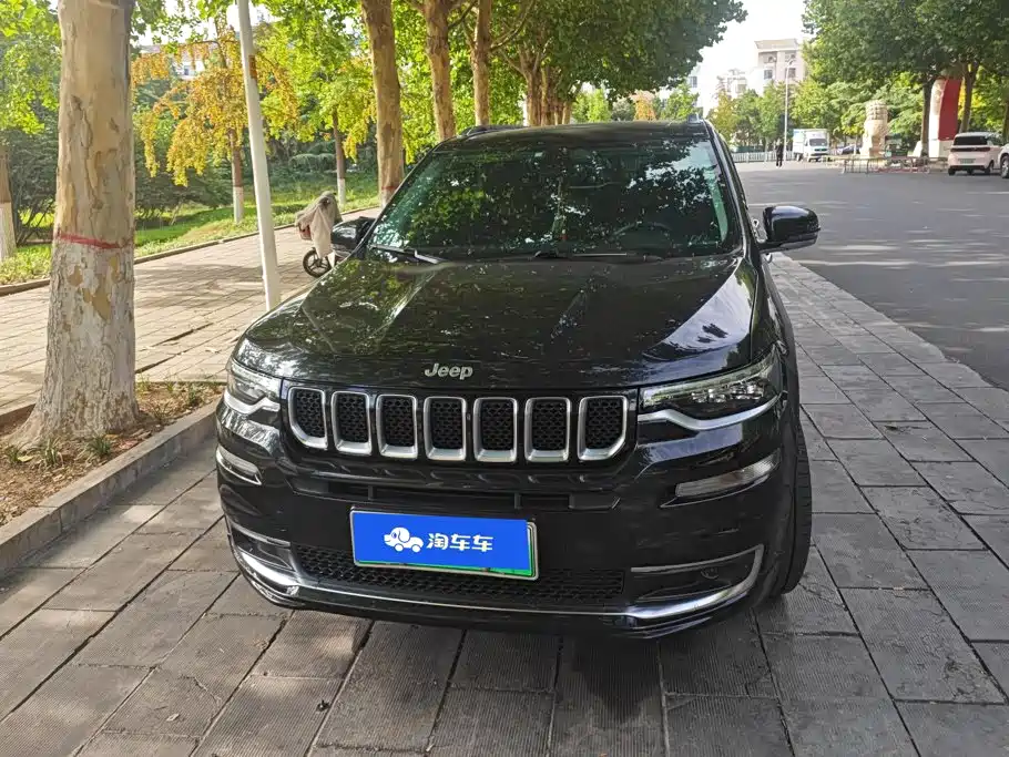 Фото 2 - Jeep Commander PHEV