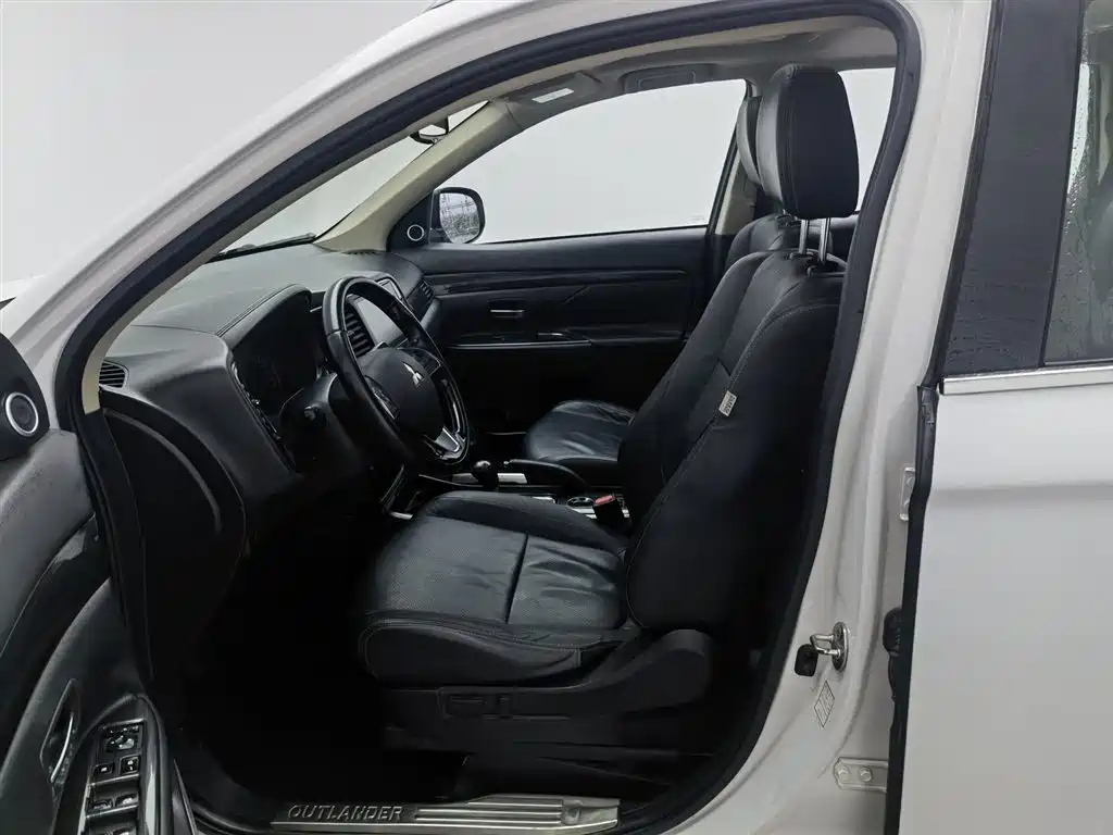 Mitsubishi Outlander 2018 2.0L 2WD Glory Edition 5-seater фото 10