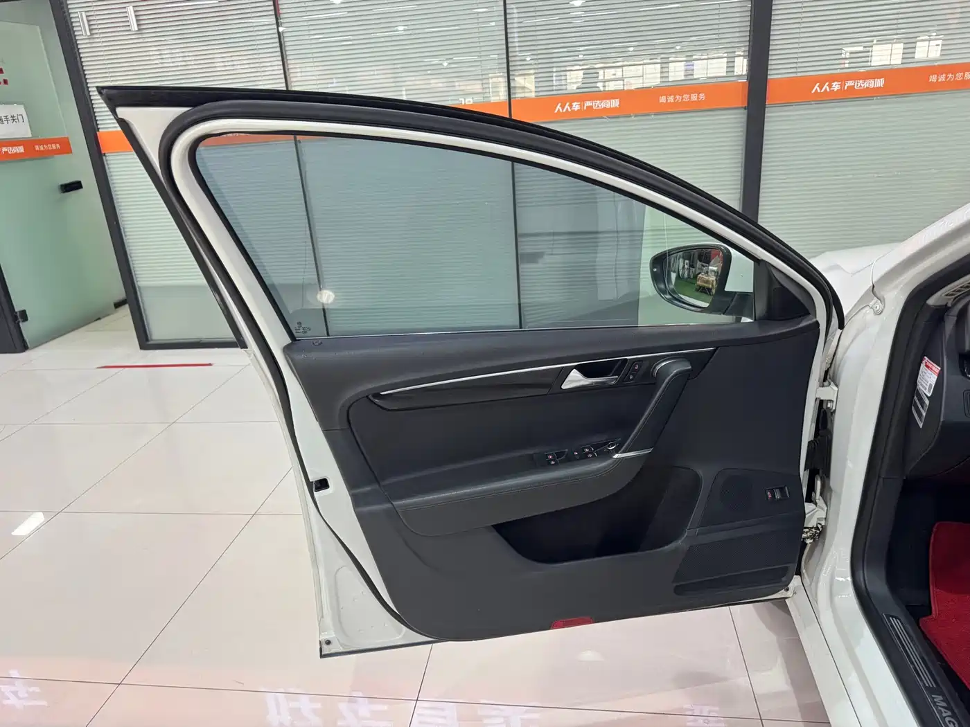 Volkswagen Magotan 2012 Facelift 1.8TSI Luxury фото 16
