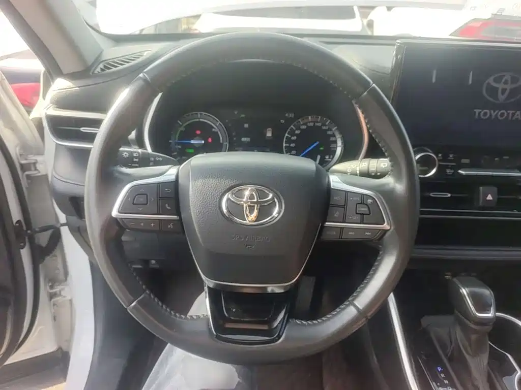 Photo 11 - Toyota Highlander