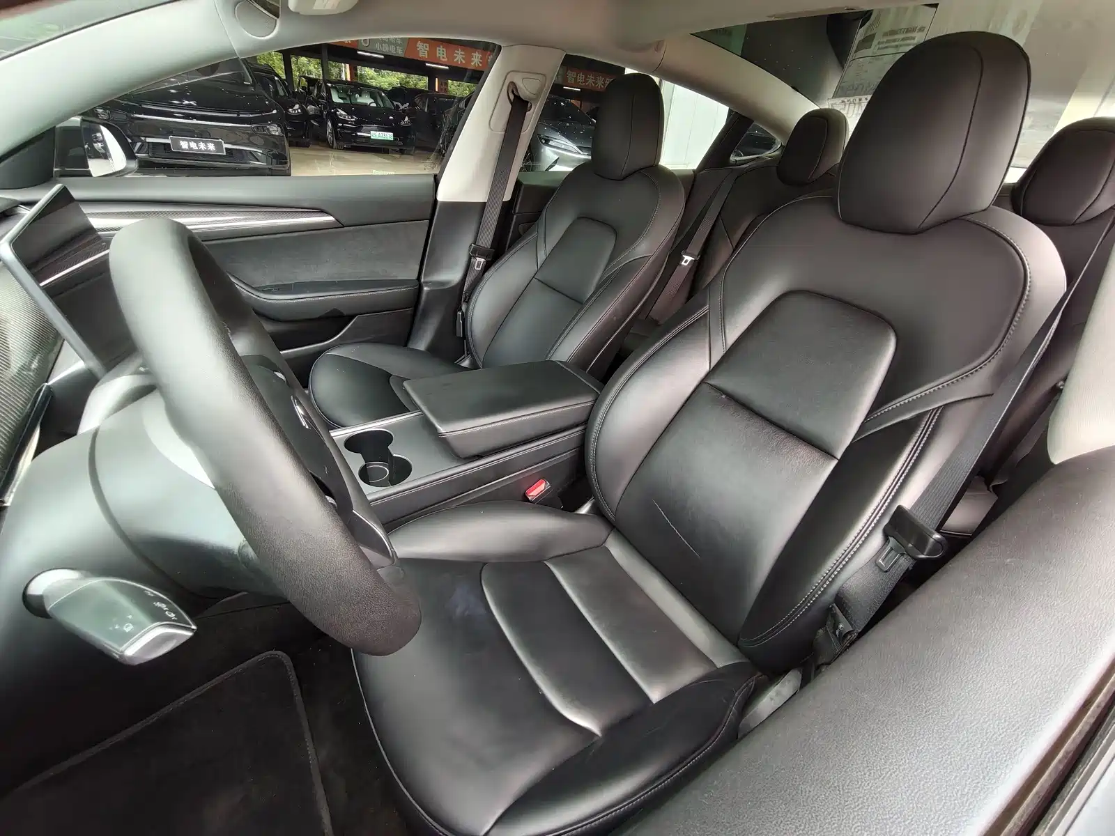 Фото 9 - Tesla Model 3