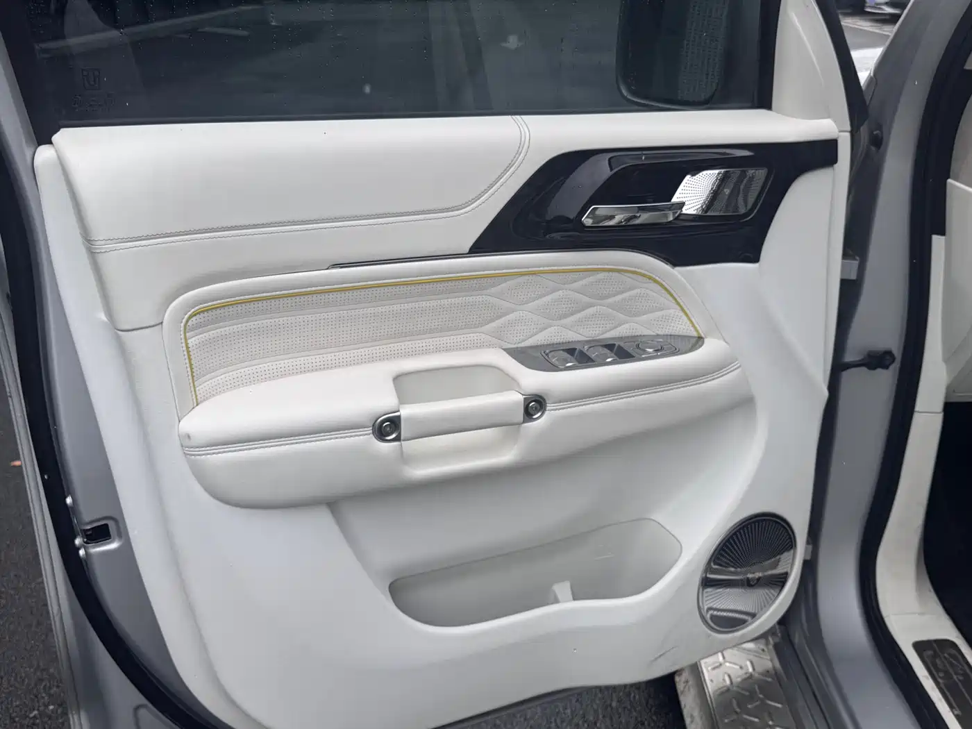 TANK CO CREATION TANK 300