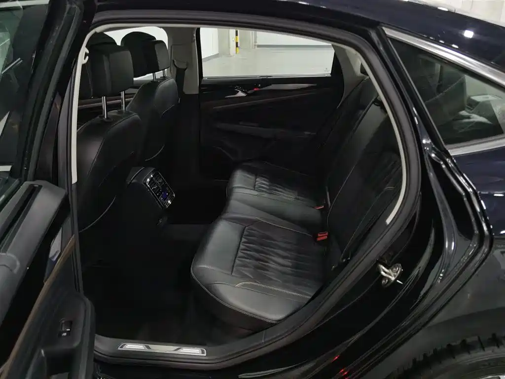 Volkswagen Passat 2020 330TSI Luxury Edition China VI фото 15