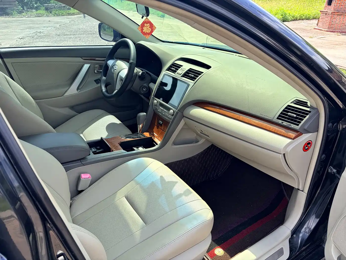 Photo 7 - Toyota Camry