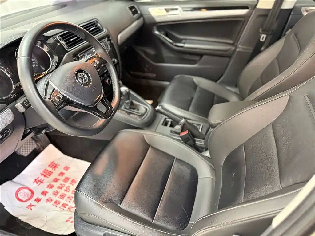 Volkswagen Sagitar 2018 1.6L Automatic Comfort фото 15